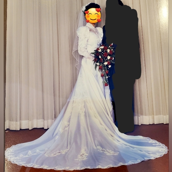 Vintage Wedding Dress with Flower Headband Veil - Picture 5 of 5